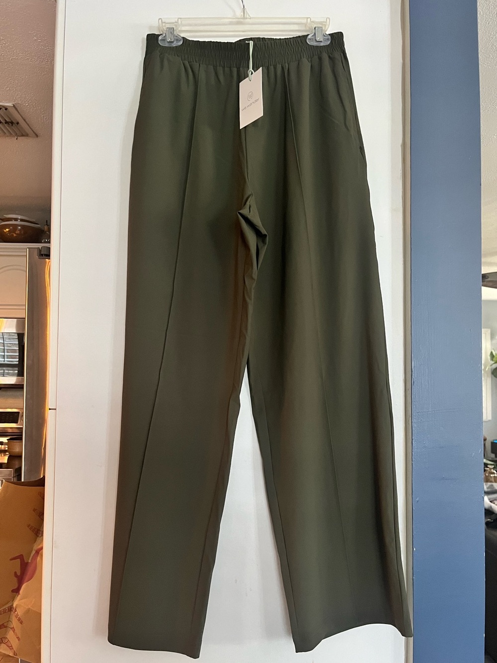 Olive Green Elastic-Waist dry-fit Pants with Straight Leg